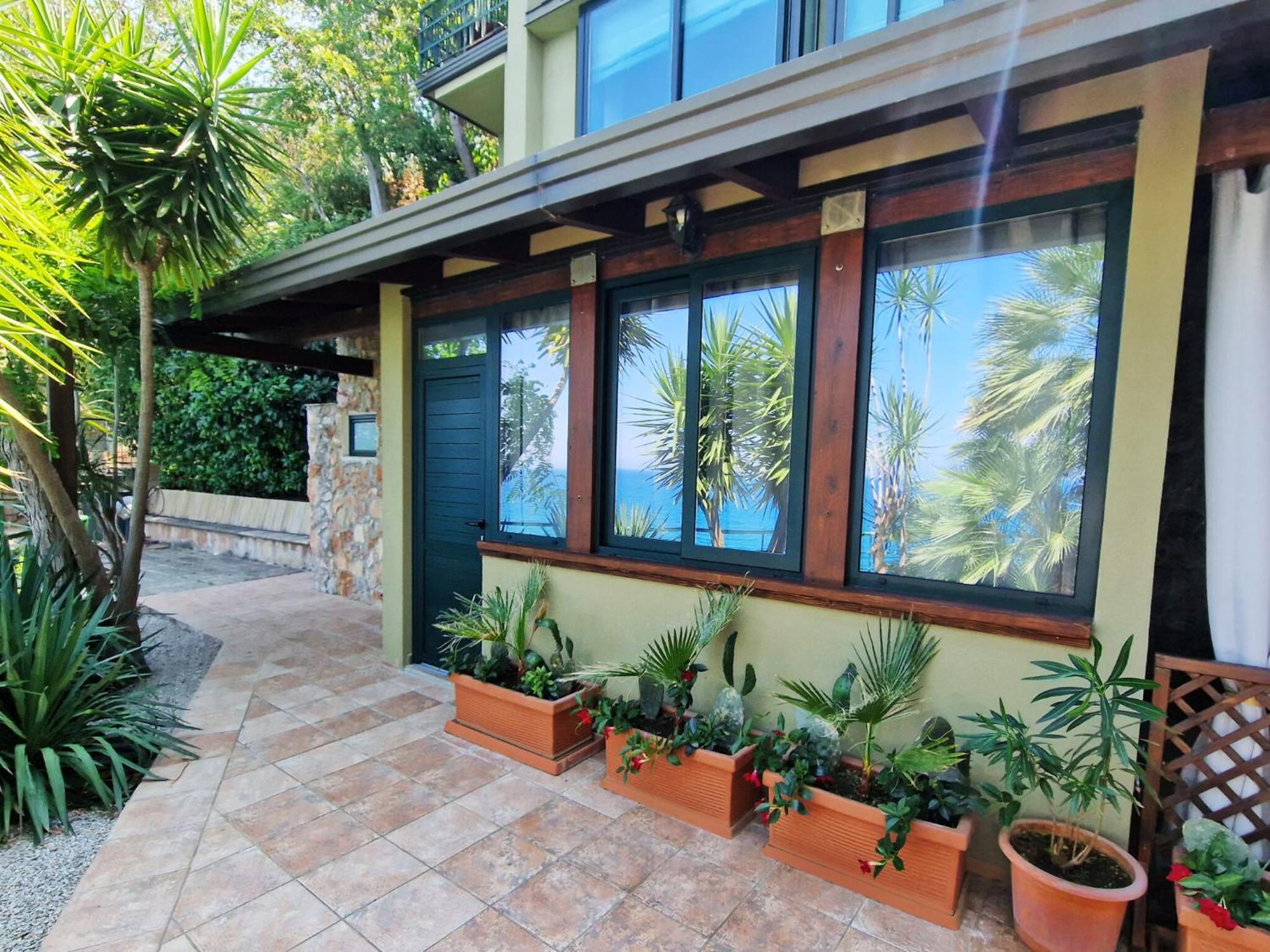 Villa Anita Apartments Capo dʼOrlando Exteriör bild