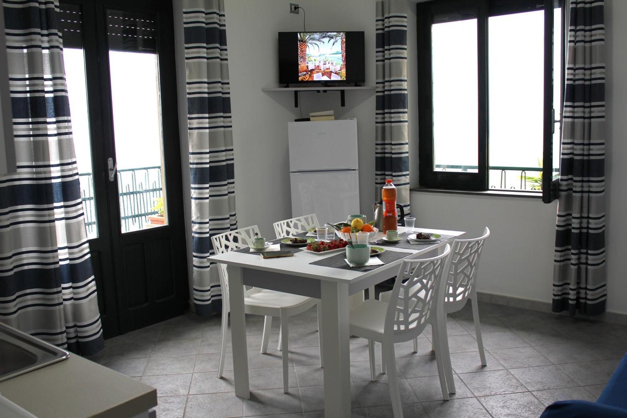 Villa Anita Apartments Capo dʼOrlando Exteriör bild